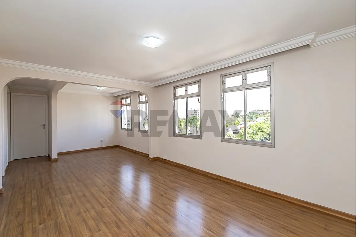 Wood or laminate floors in a 2-bedroom apartment, 70 m² — photo 18