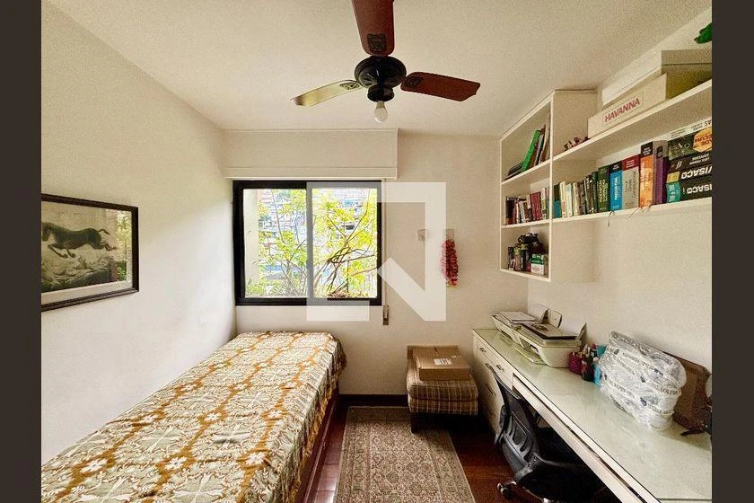 Apartment with 4 bedrooms and an en-suite bathroom — photo 43