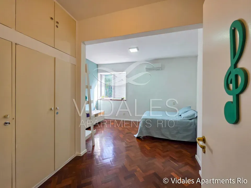 Furnished 715 m² apartment with 4 en-suite bedrooms — photo 8