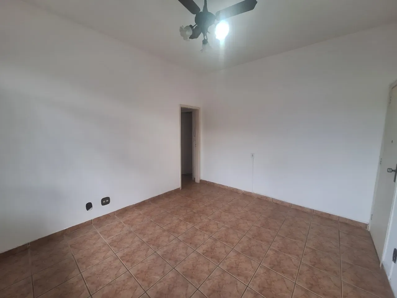 Unfurnished rental apartment with 2 bedrooms and 2 baths — photo 6