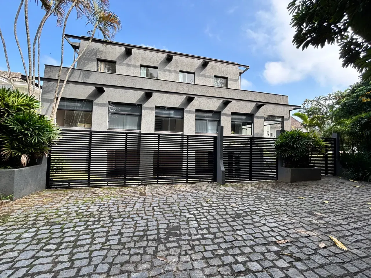 Furnished 580 m² house with 4 bedrooms and a gas kitchen — photo 3