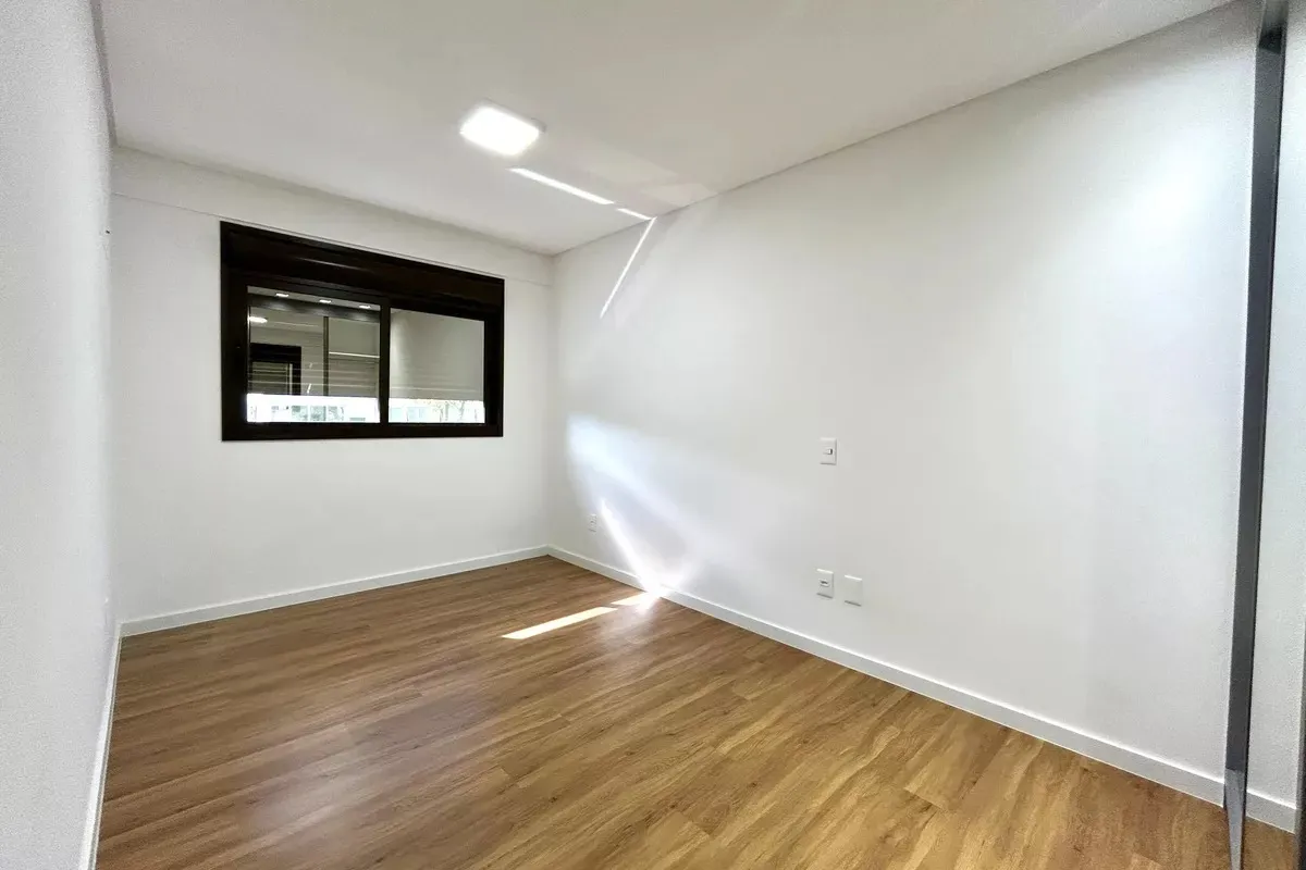 2-bedroom apartment with integrated kitchen and balcony — photo 5