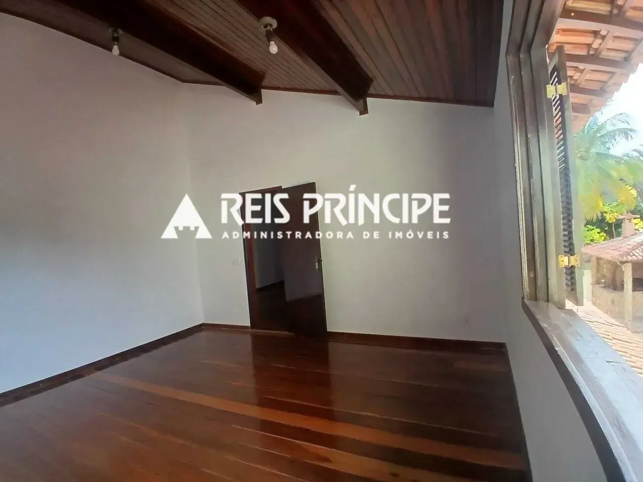 Unfurnished house with 4 bedrooms and 5 bathrooms — photo 10