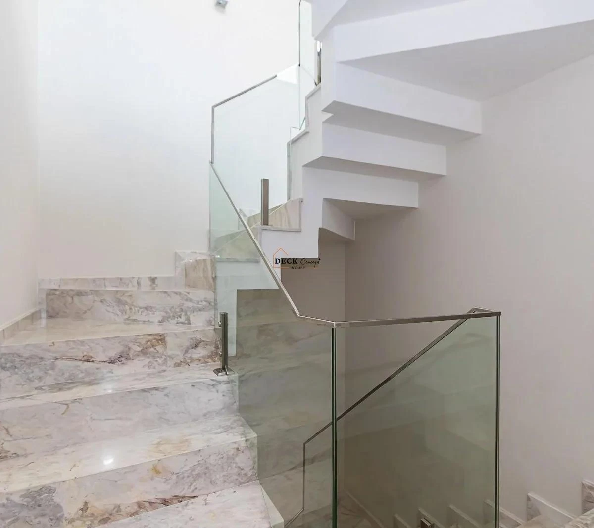 Furnished 356 m² house with 3 bedrooms and open-plan kitchen — photo 22