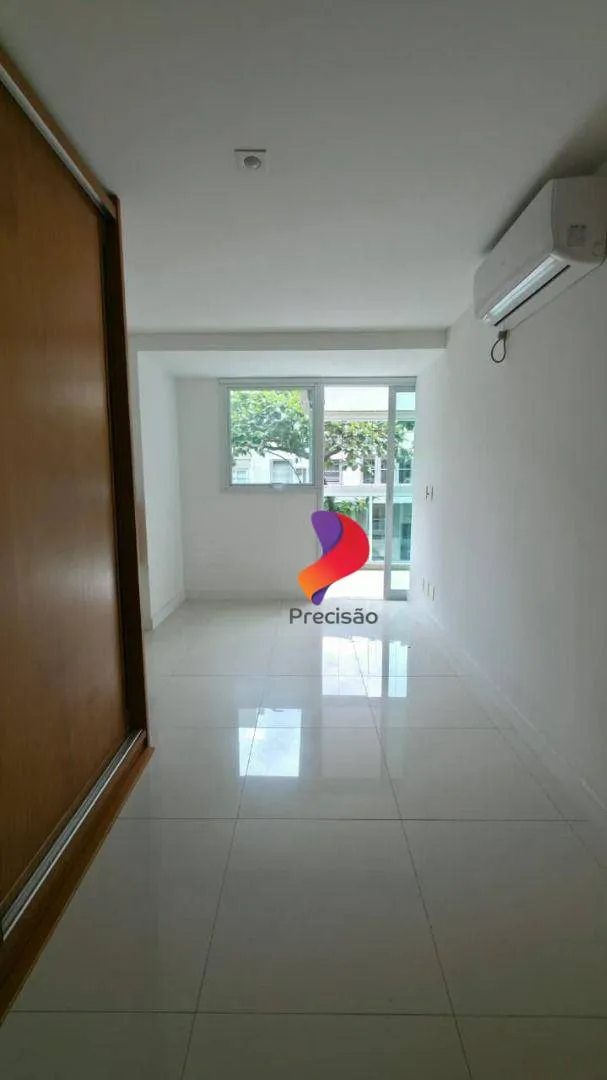 Apartment with enclosed balcony and 4 bedrooms — photo 12