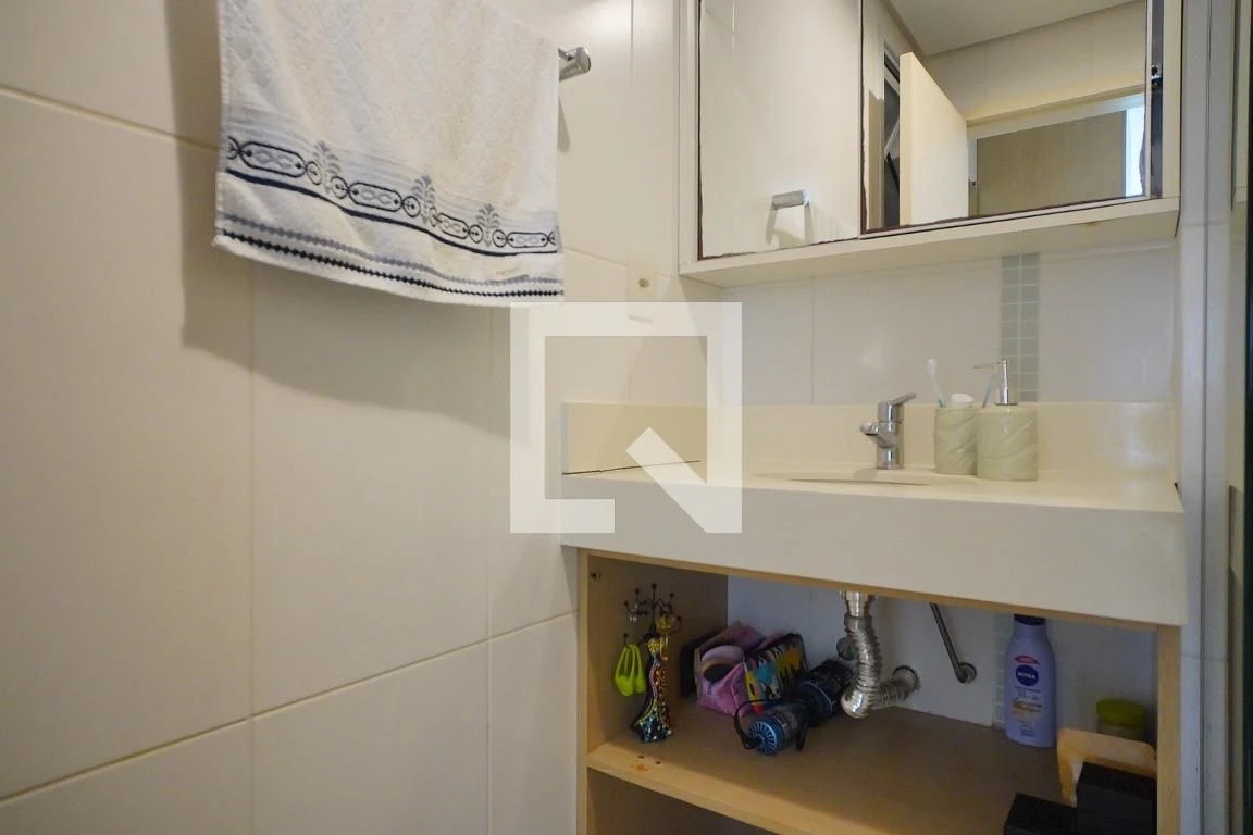 Glass-enclosed balcony in a 2-bedroom apartment, 78 m² — photo 43