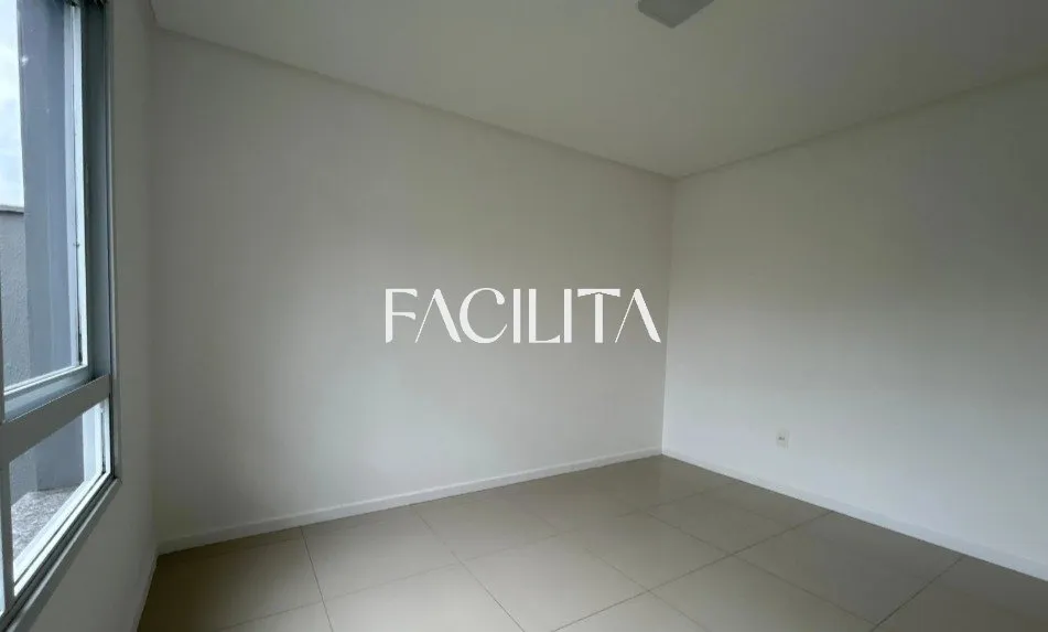 Casa com 3 quartos e cozinha americana com fogão — photo 38