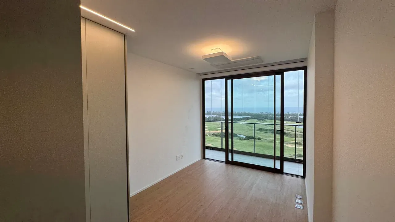 Apartment with 4 bedrooms, 5 bathrooms and enclosed balcony — photo 7