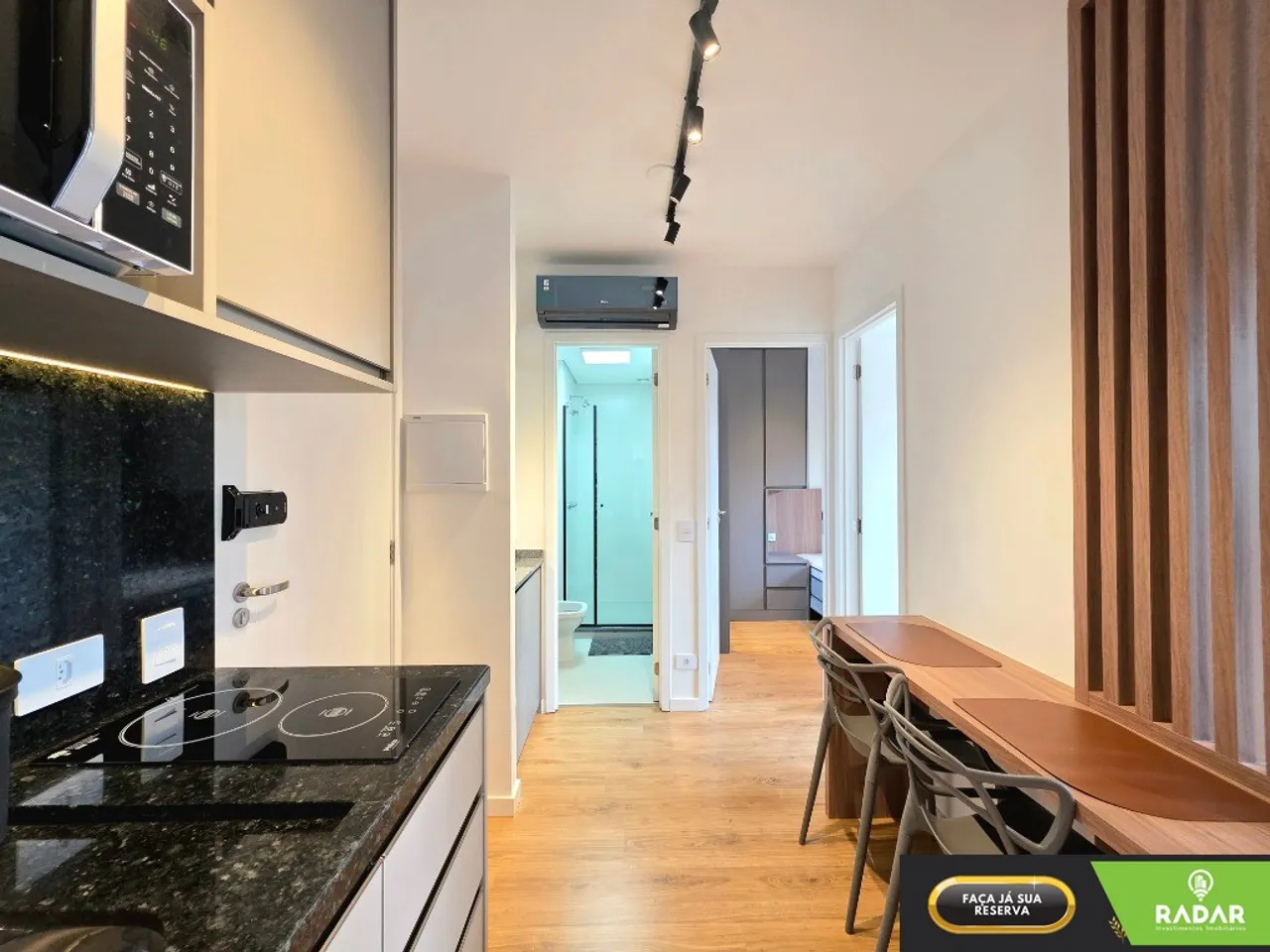 Furnished 2-bedroom apartment with open-plan kitchen — photo 7