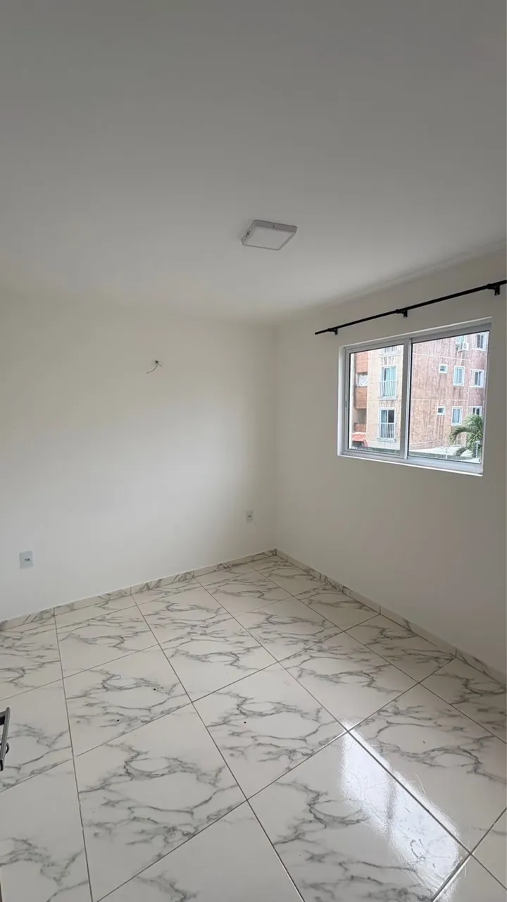 2-bedroom apartment with shared outdoor pool — photo 7