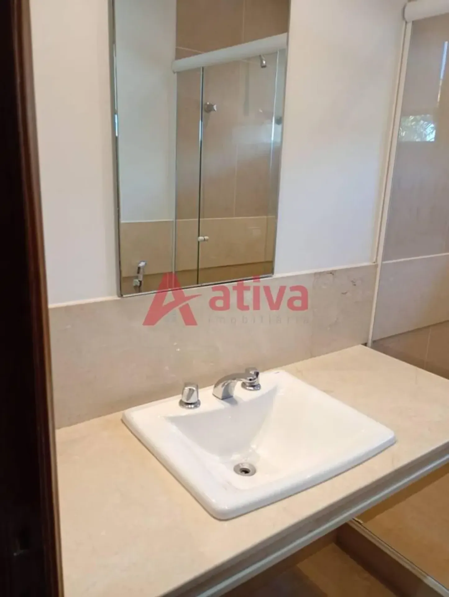 Furnished house with 4 bedrooms and 500 m² — photo 12