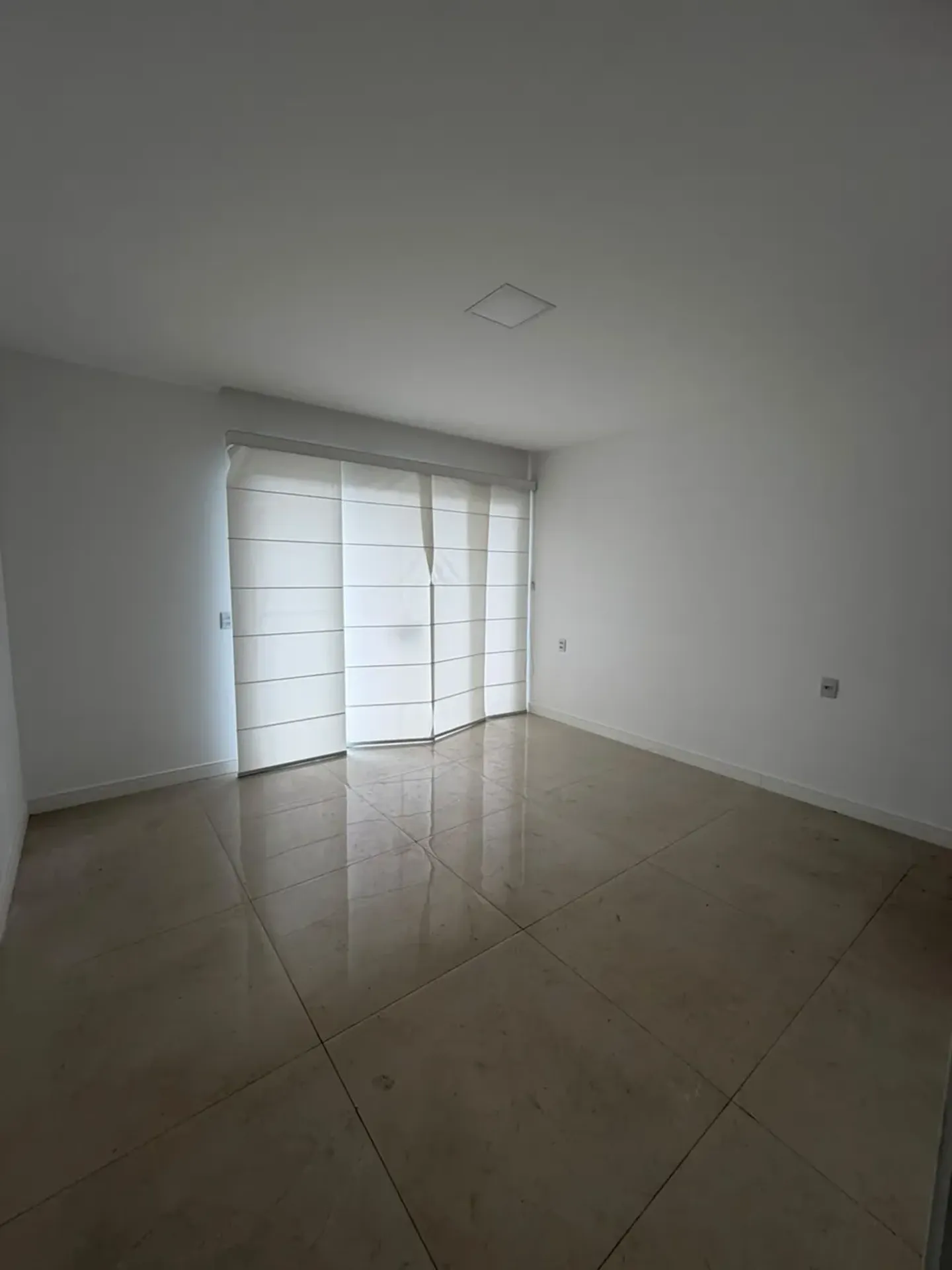 House, 370 m², with floor-to-ceiling windows — photo 15