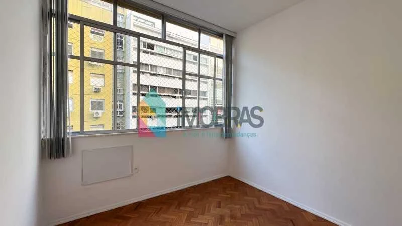 Wood or laminate floors in a 2-bedroom apartment, 65 m² — photo 21