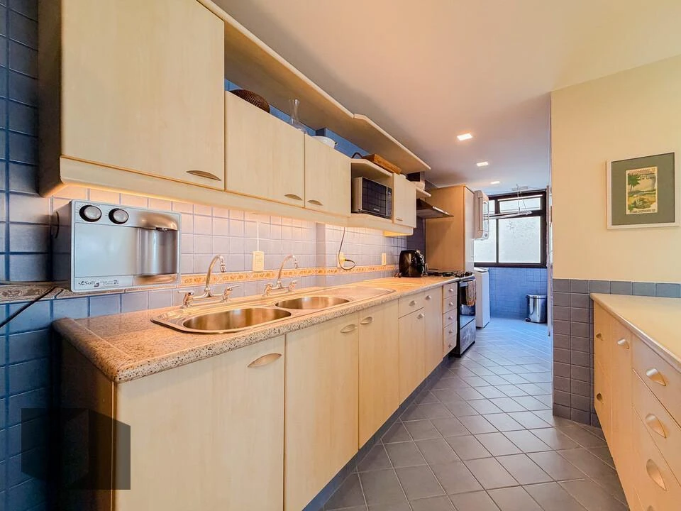 Furnished apartment, 186 m², with a grill on the balcony — photo 18