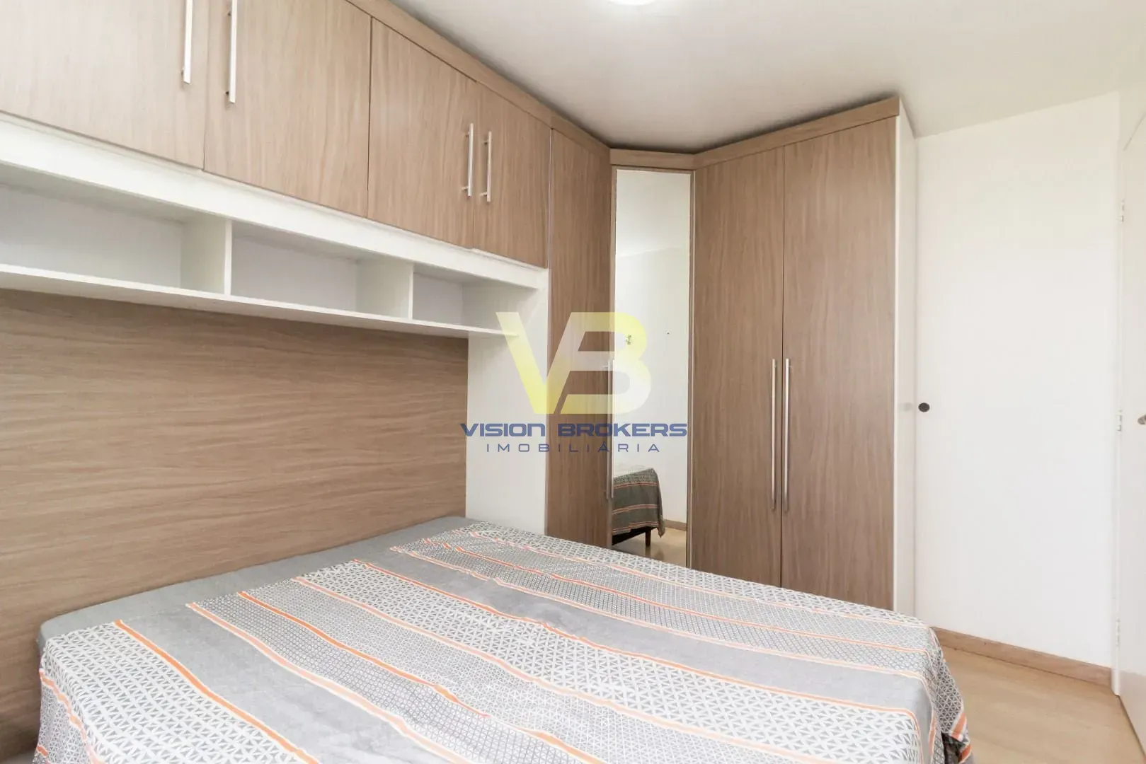 2-bedroom apartment with wood or laminate floors in Curitiba — photo 7