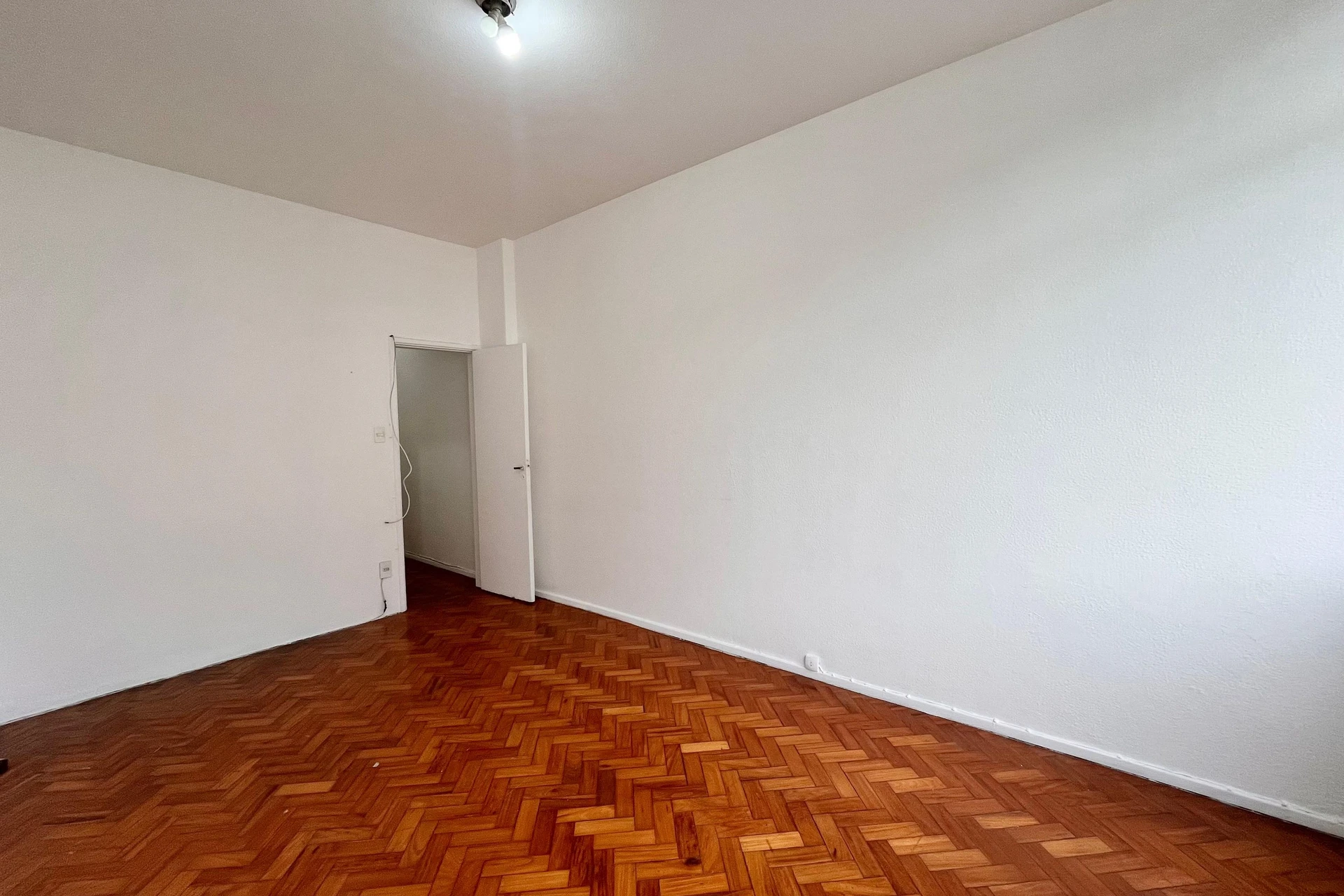 One-bedroom apartment with a mountain view — photo 24