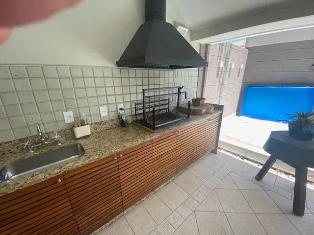 Casa com 4 dormitórios e 5 banheiros, com garagem — photo 8