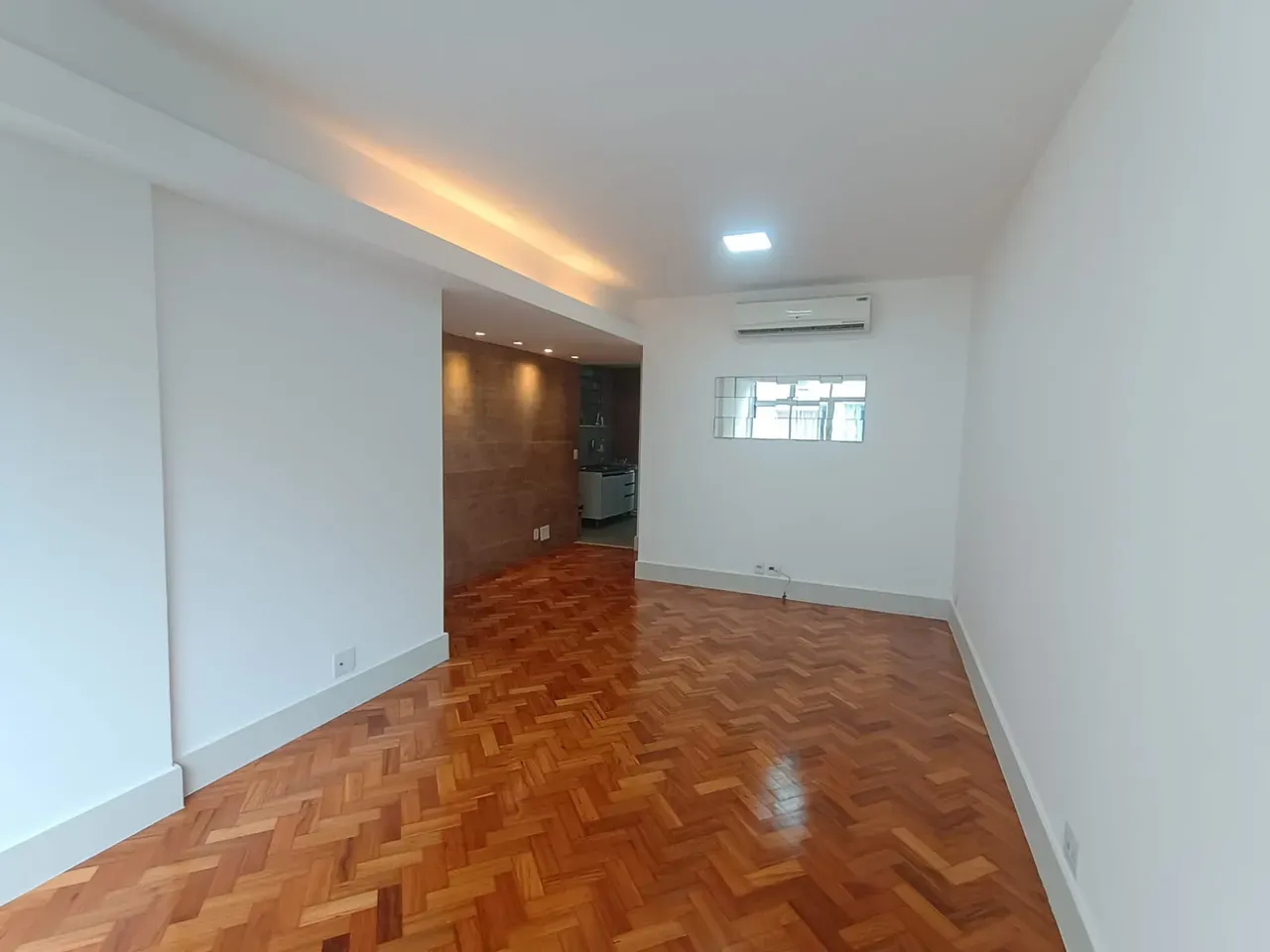 Apartment on the 6th floor with wood or laminate floors — photo 12