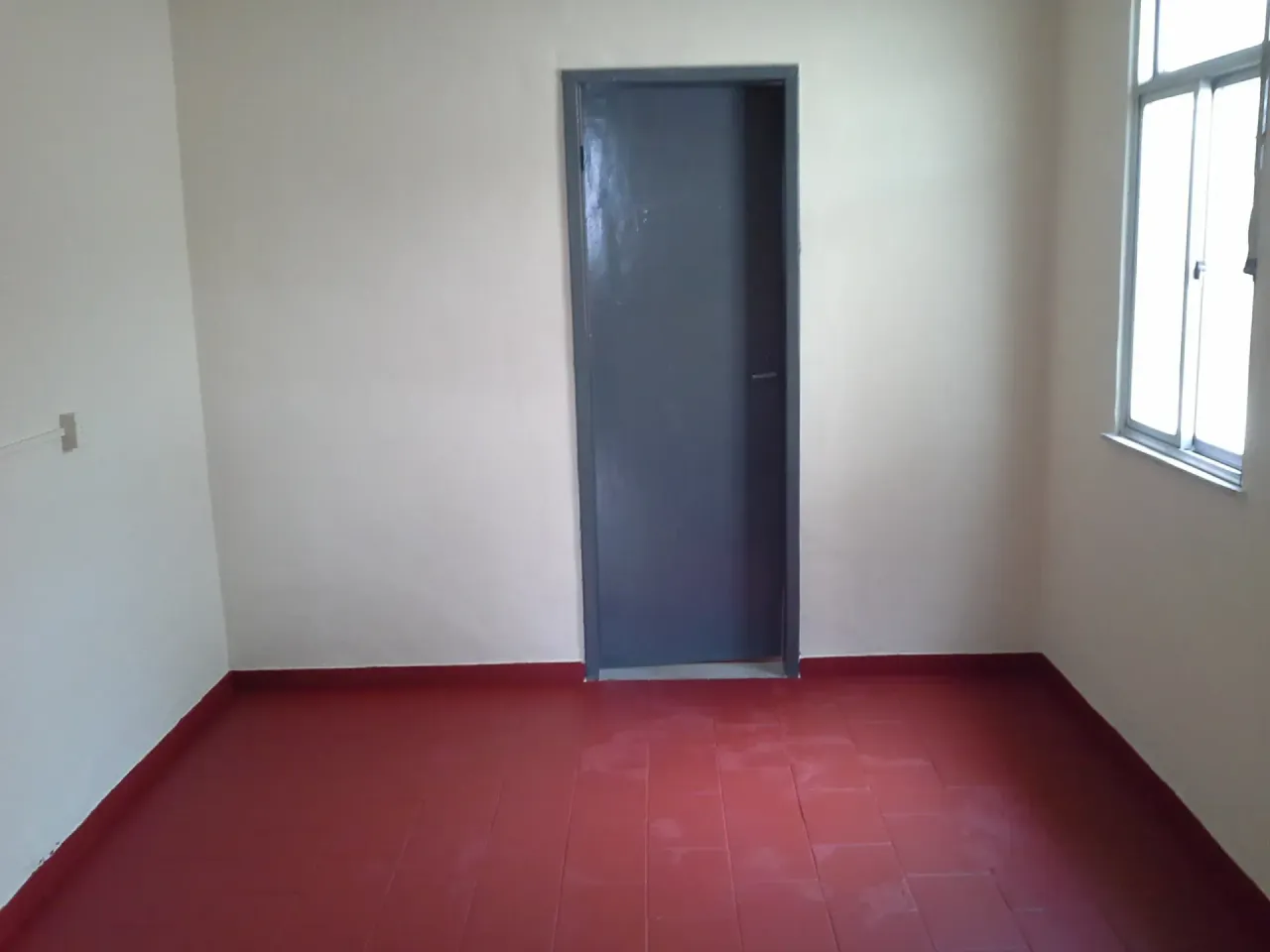 1-bedroom house with 1 bathroom and no parking spot — photo 3