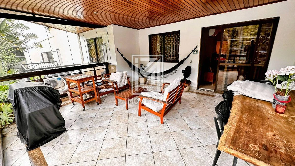 3-bedroom apartment with a washing machine