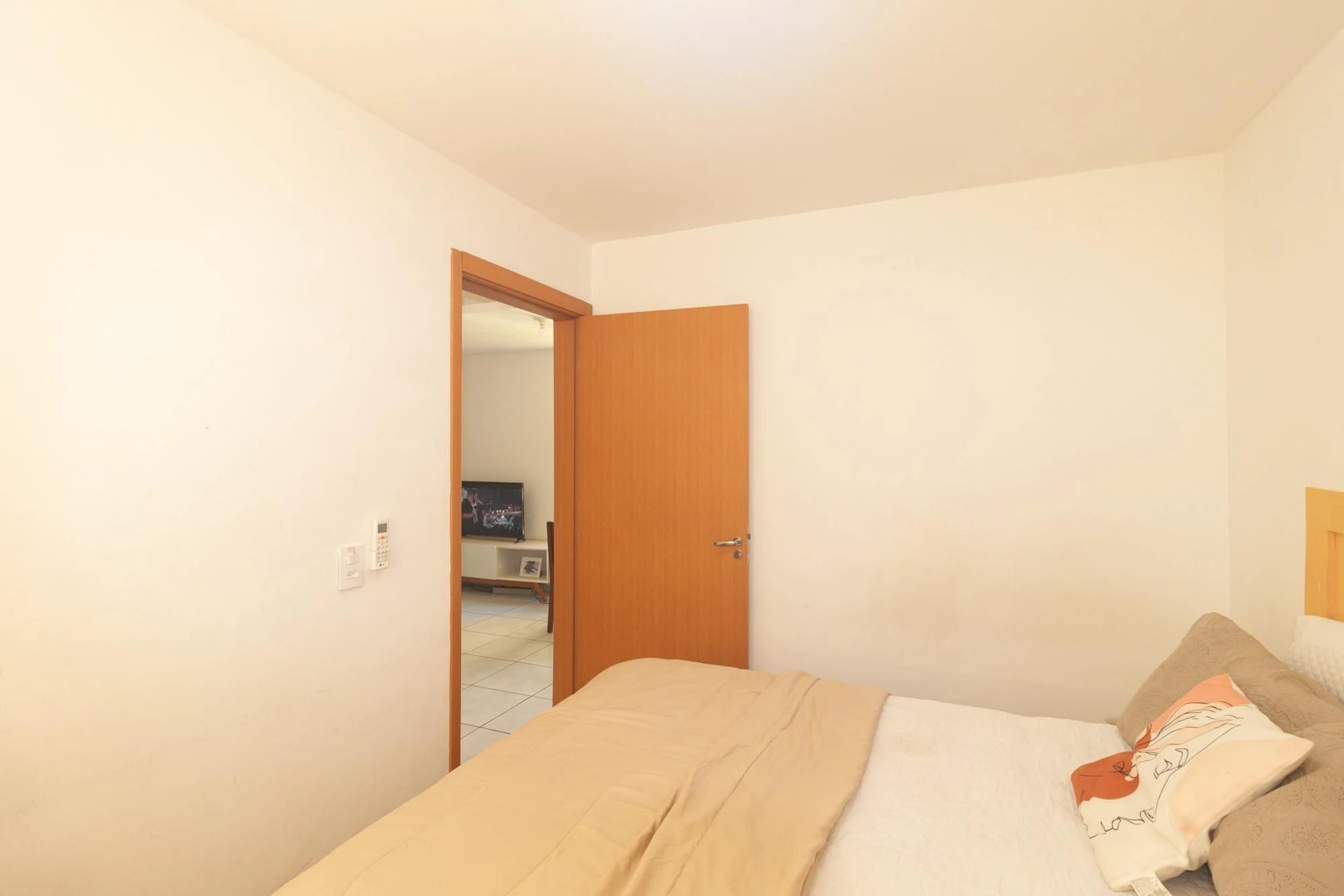 Furnished 2-bedroom apartment with an open-air pool — photo 31