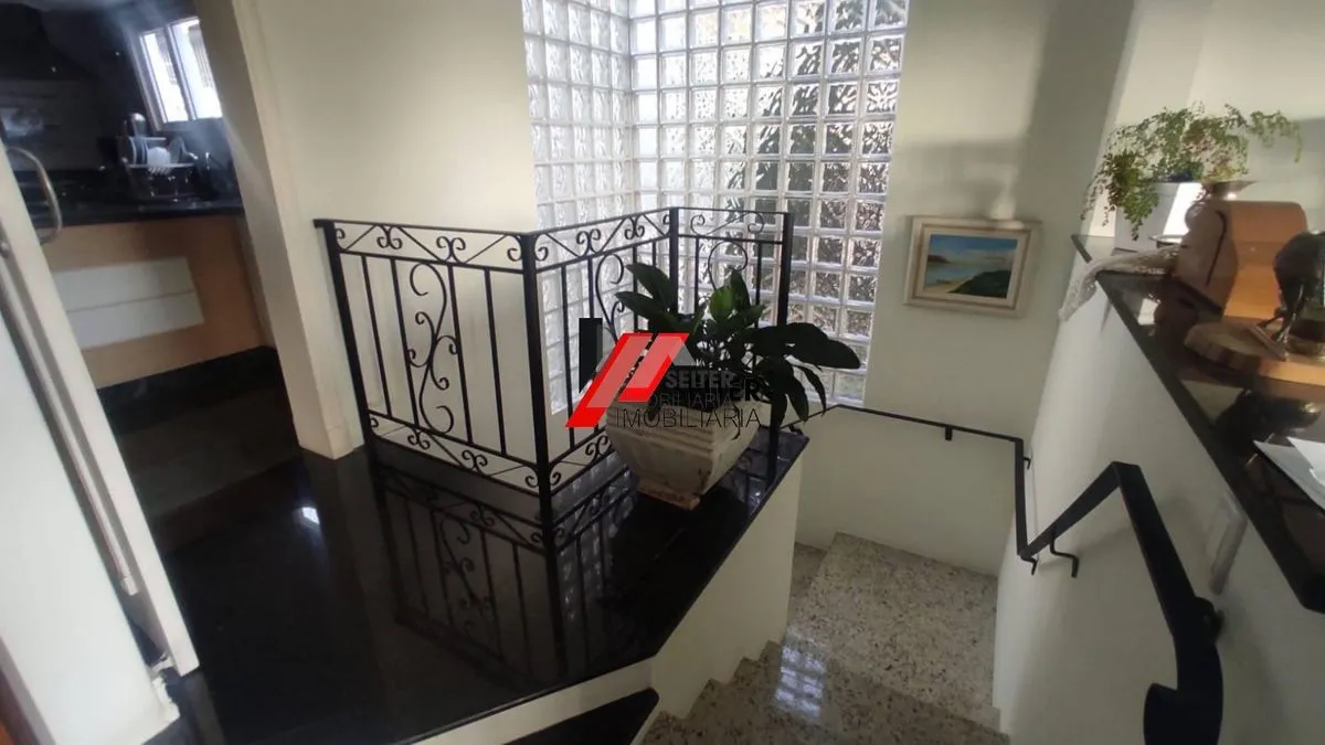 Rental house with 5 bedrooms and an open-plan kitchen — photo 19