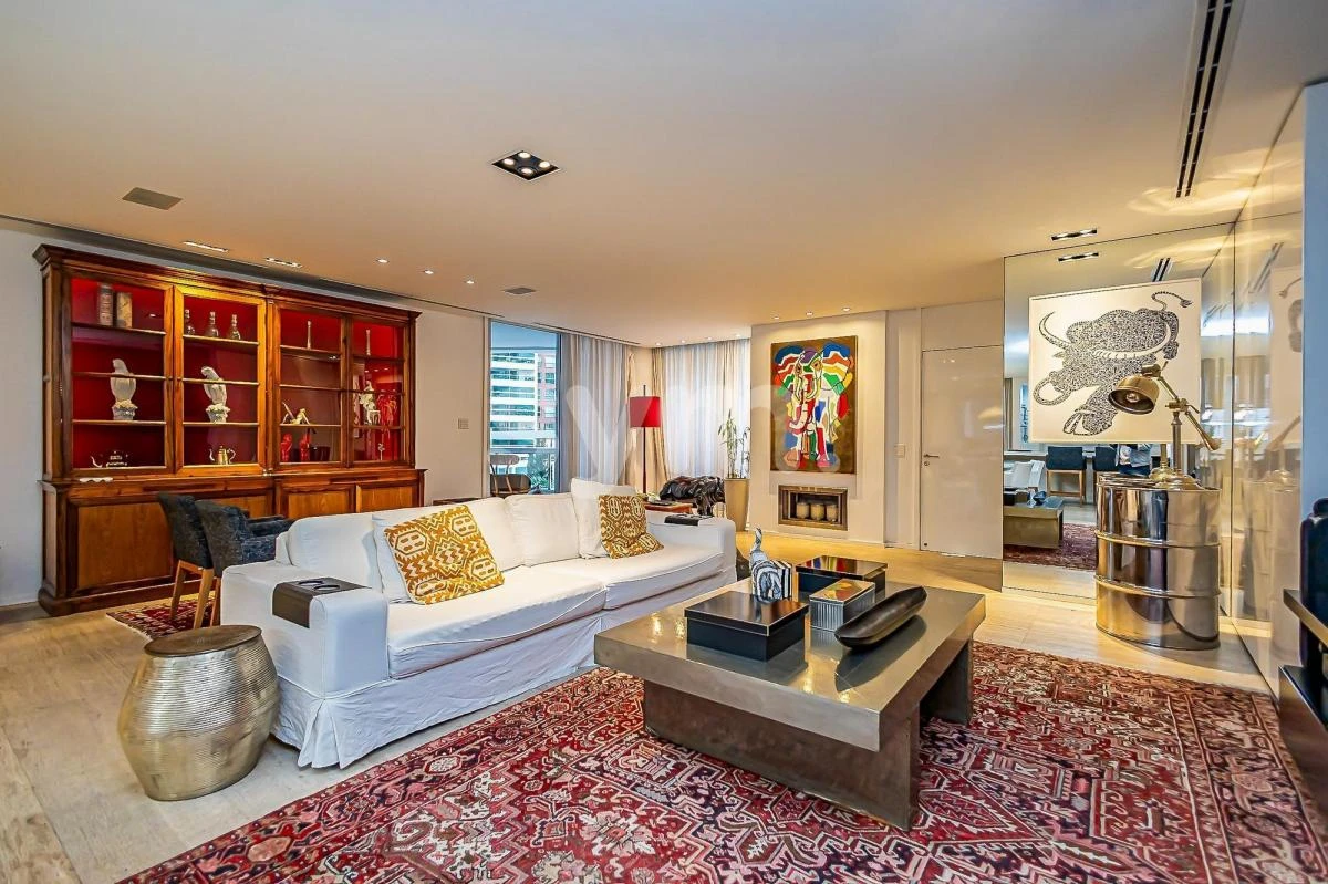 392 m² furnished apartment with 3 bedrooms and 5 baths