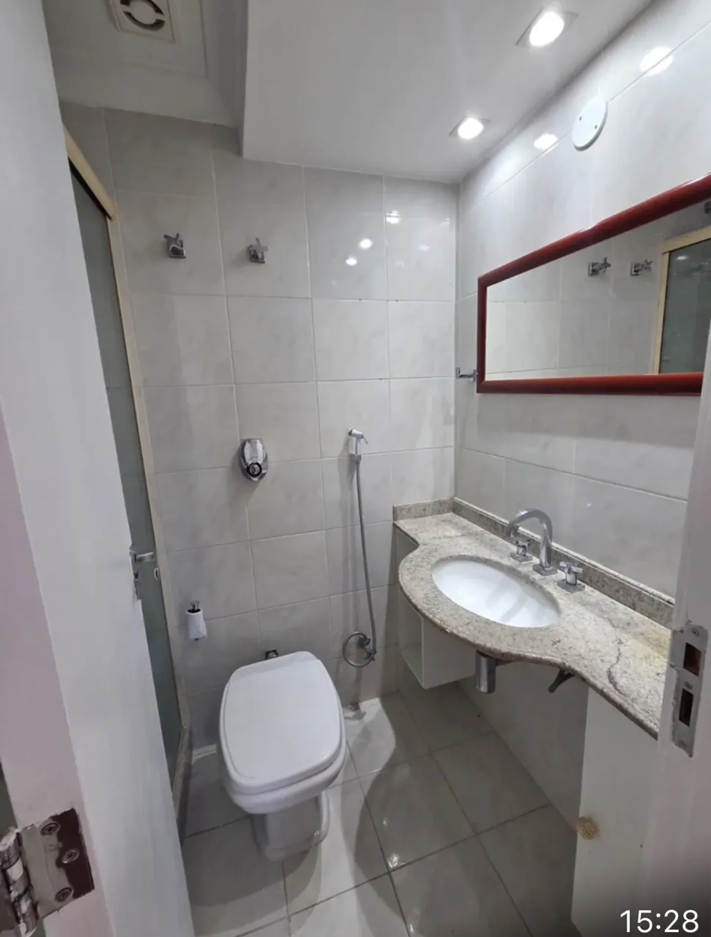 Unfurnished 3-bedroom apartment with terrace views — photo 20