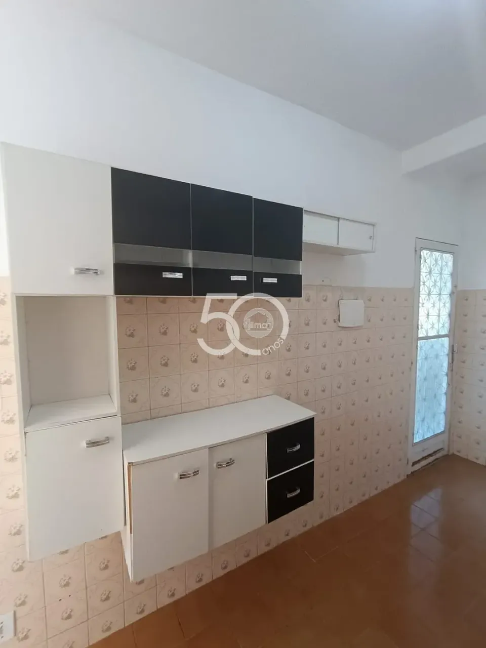 1-bedroom apartment with balcony and a glass shower — photo 14