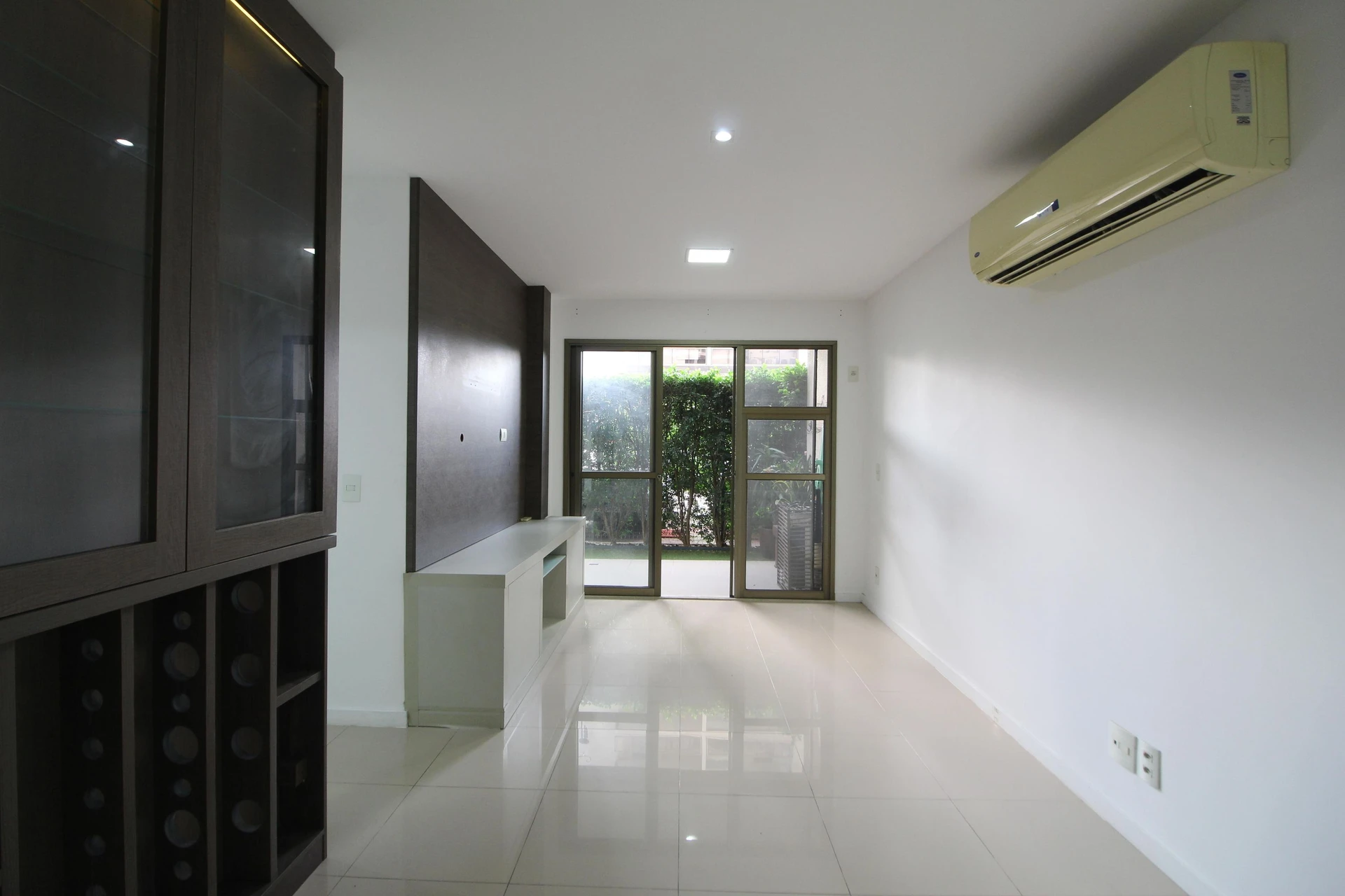 Walk-in closet in a 3-bedroom apartment, 120 m² — photo 10