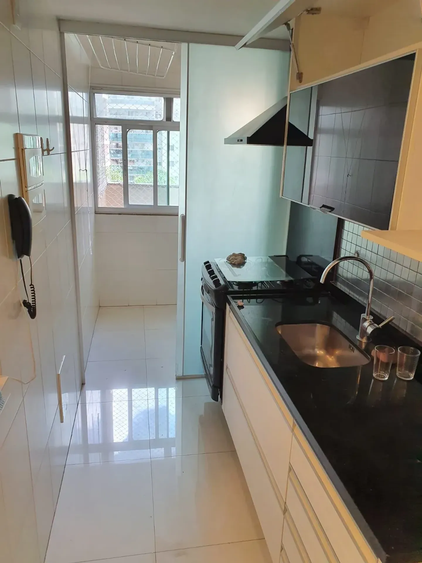84 m² apartment with floor-to-ceiling windows and a bathtub — photo 16