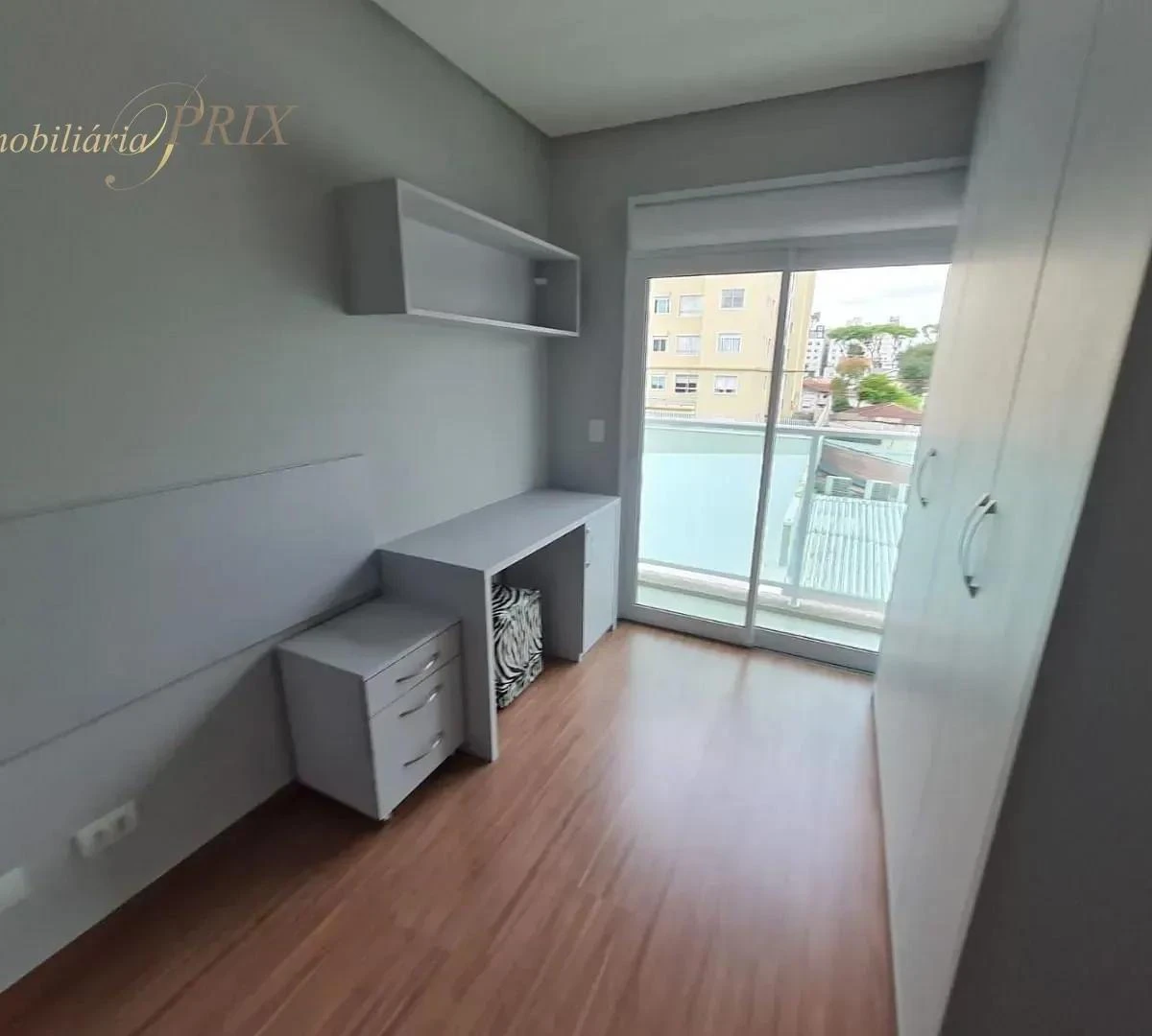 Glass-enclosed balcony in a 2-bedroom apartment, 76 m² — photo 11