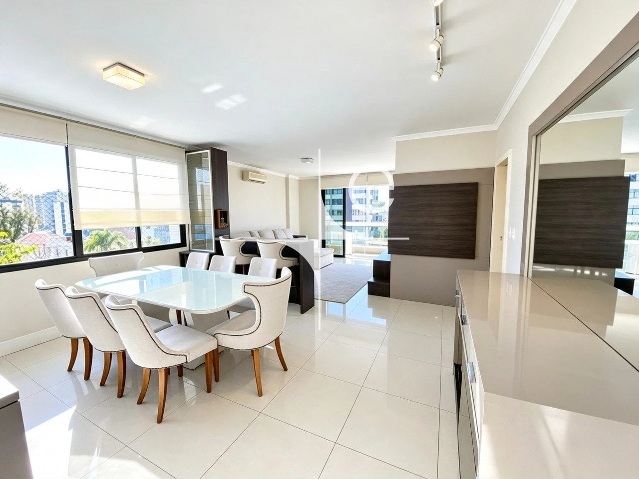 Apartamento de 4 quartos com janelas do piso ao teto, Centro — photo 4