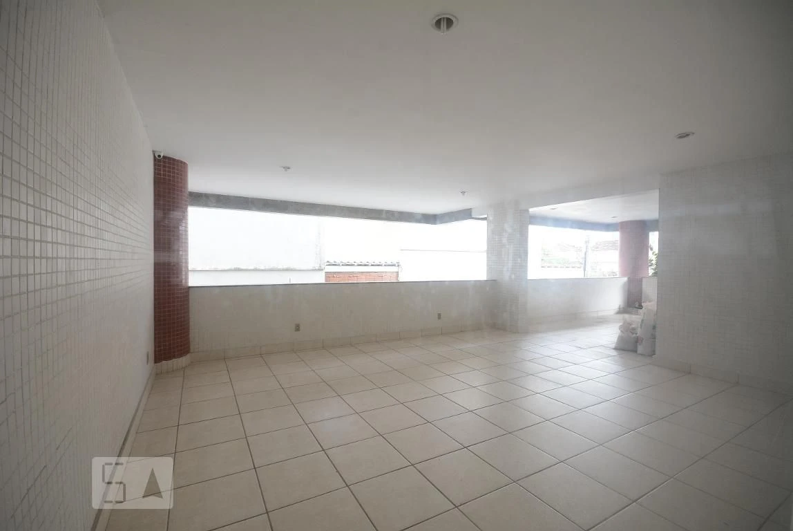 4-bedroom apartment in a building with a pool — photo 21