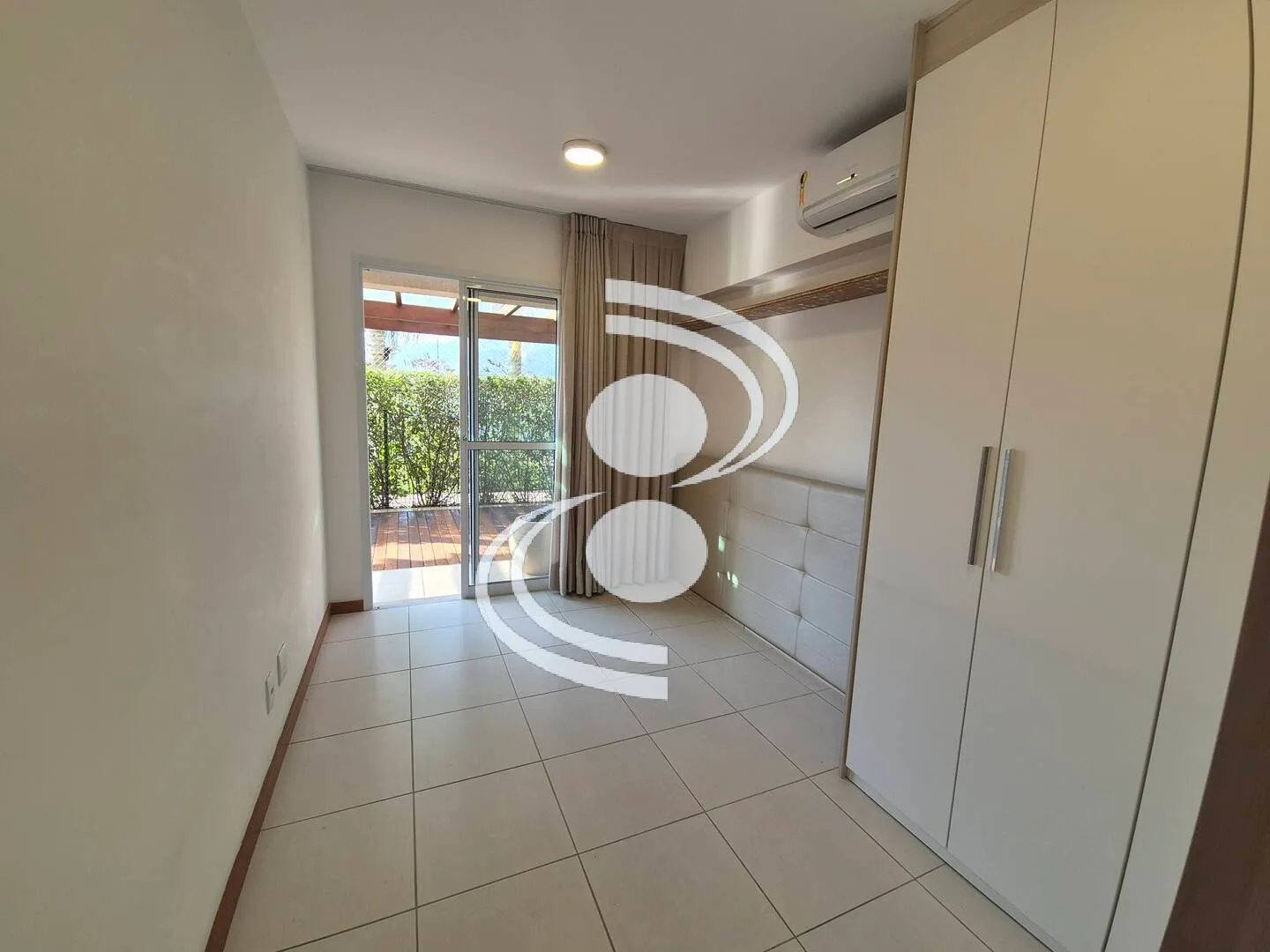 Garden-style apartment with 2 bedrooms and 4 bathrooms — photo 7
