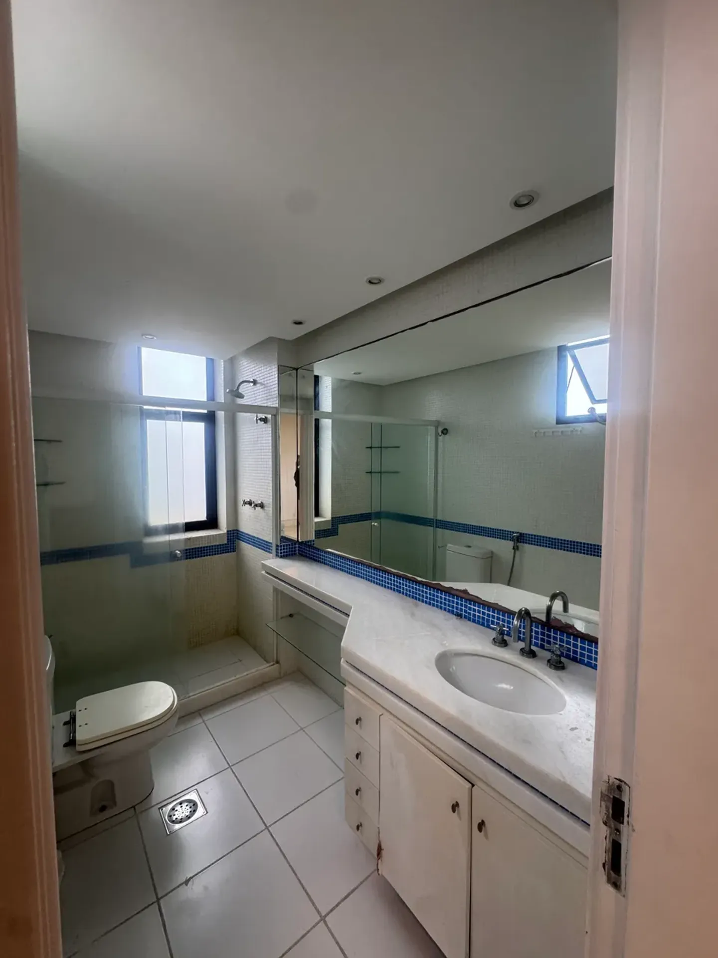 Apartamento de 2 quartos com varanda de vidro — photo 8