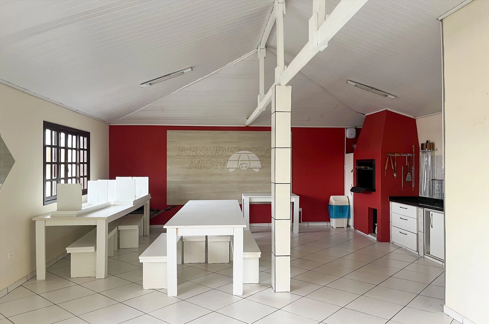 Wood or laminate floors in a 3-bedroom house, 100 m² — photo 16