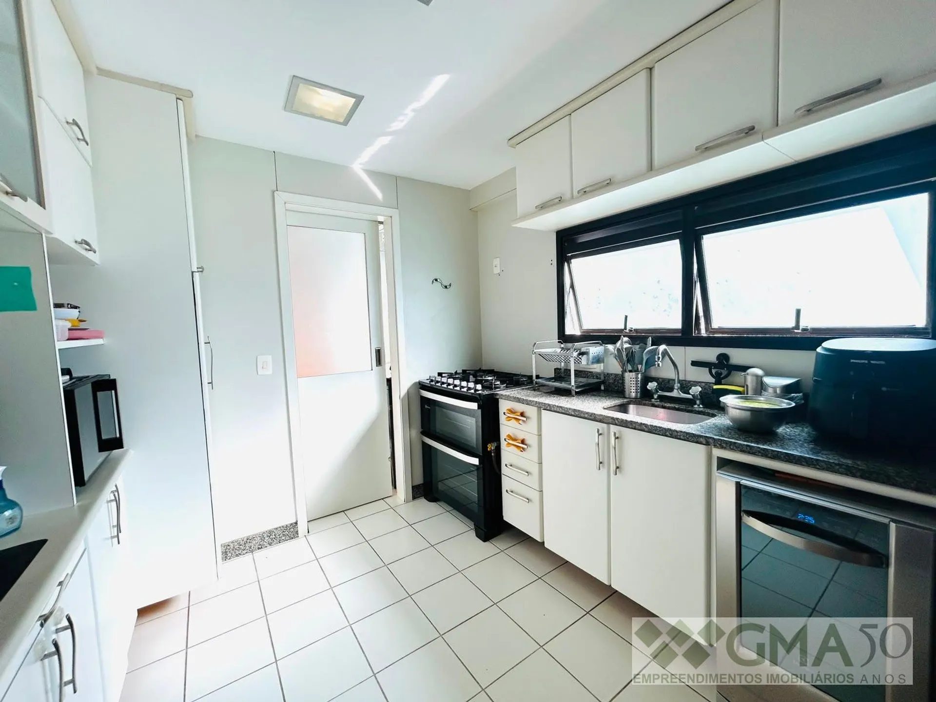 Apartment with 4 bedrooms and 5 bathrooms, 2 parking spaces — photo 33