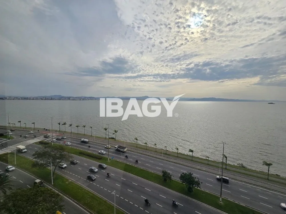 Furnished 512 m² apartment with a enclosed balcony — photo 35