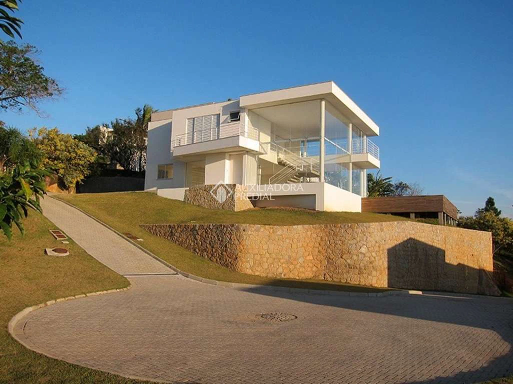 House with 3 en-suite bedrooms and floor-to-ceiling windows — photo 5