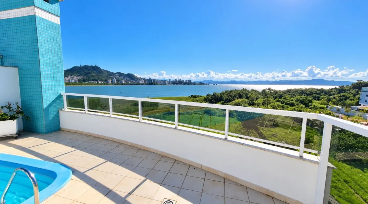 276 m² apartment with a home office and a water view — photo 12