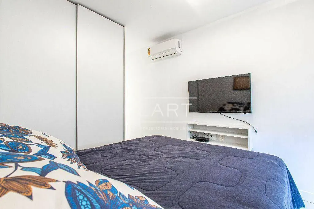 Apartamento com 2 dormitórios e varanda de vidro — photo 22