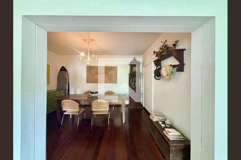 Apartment with 4 bedrooms and an en-suite bathroom — photo 23