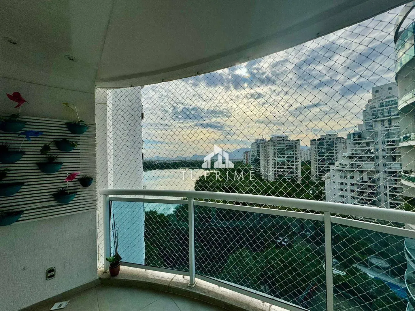 Furnished apartment, 98 m², with a water view — photo 2