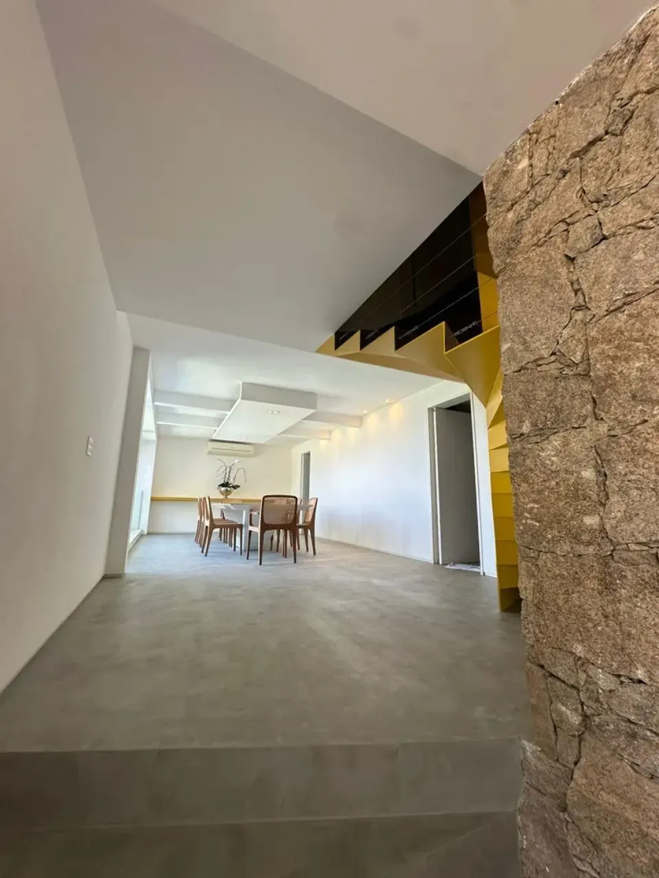 Furnished house with 4 bedrooms, balcony and 5 bathrooms — photo 3