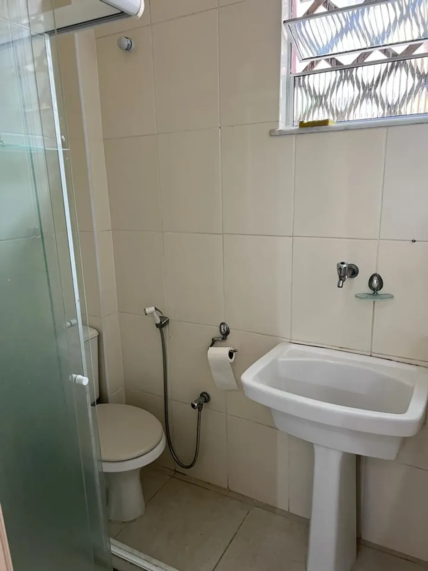 One-bedroom apartment with a washing machine — photo 4