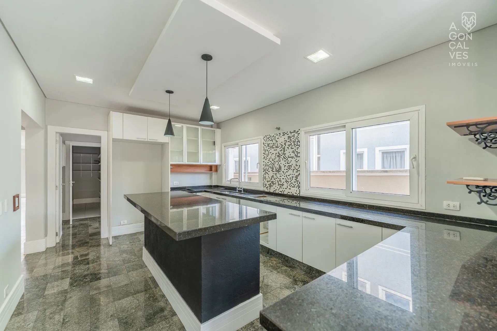 House with 4 bedrooms, open-plan kitchen and 4 parking — photo 13