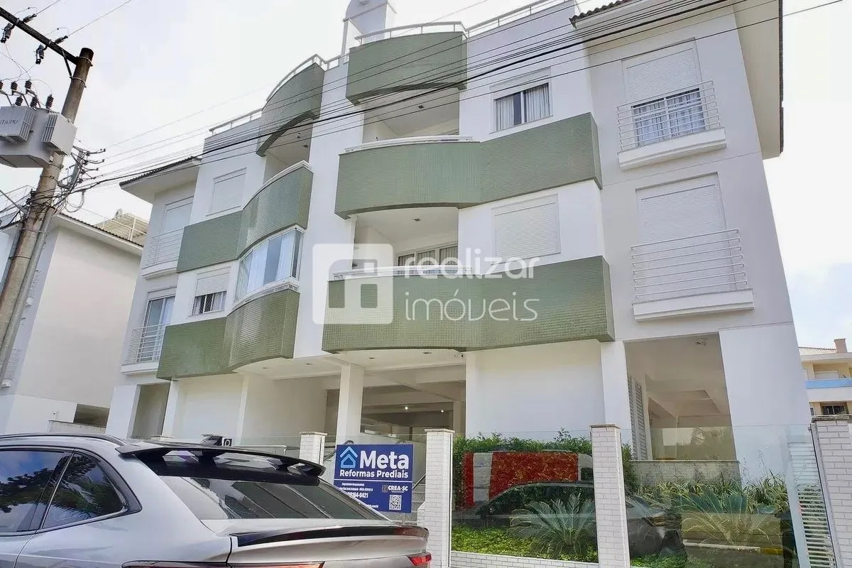 2-bedroom apartment with a balcony