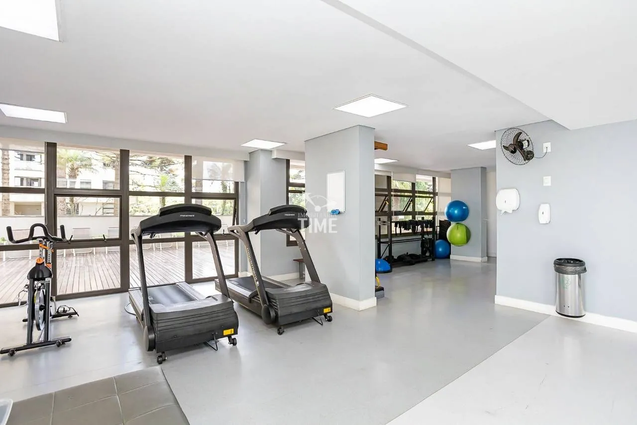 Wood or laminate floors in a 3-bedroom apartment, 78 m² — photo 70
