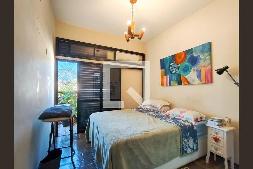 Glass-enclosed balcony in a 3-bedroom apartment, 107 m² — photo 4